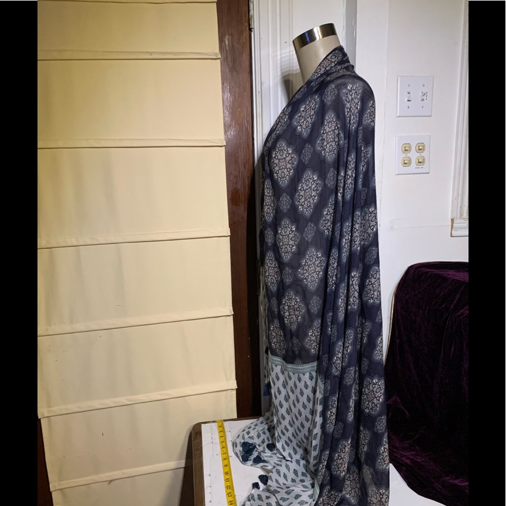 Ann Taylor Shaw black cream color Ruana - Picture 8 of 8